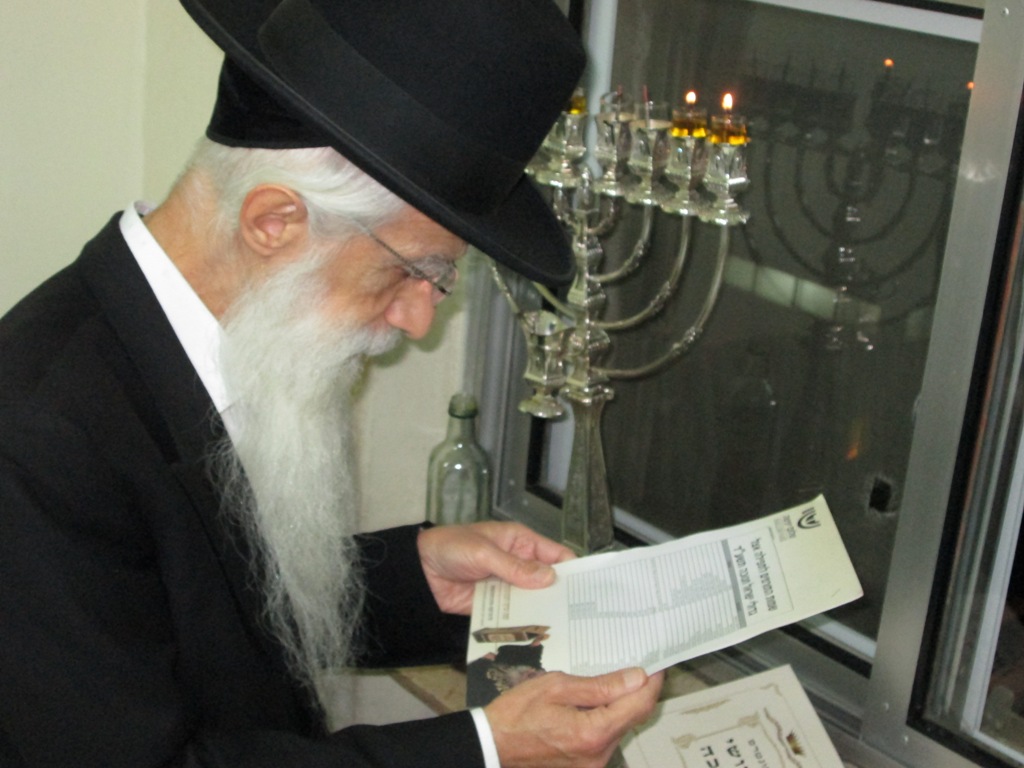 והדליקו נרות בחצרות קודשך: חג החנוכה אצל גדולי ישראל הספרדים והדליקו נרות בחצרות קודשך: חג החנוכה אצל גדולי ישראל הספרדים