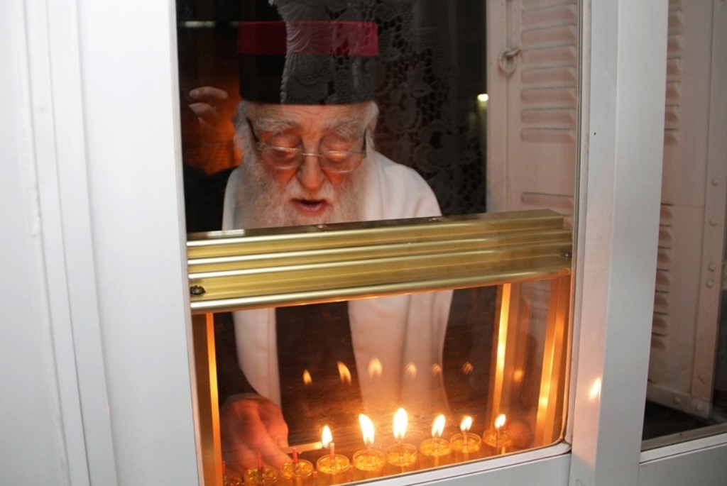 והדליקו נרות בחצרות קודשך: חג החנוכה אצל גדולי ישראל הספרדים והדליקו נרות בחצרות קודשך: חג החנוכה אצל גדולי ישראל הספרדים