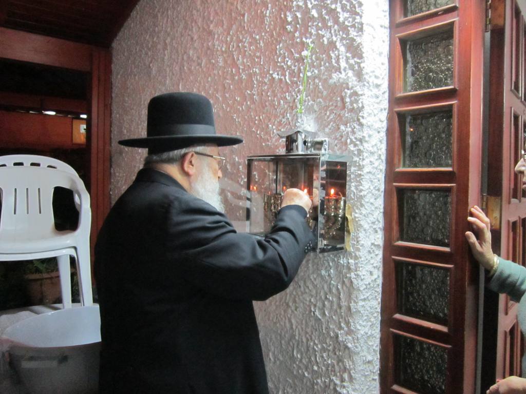 והדליקו נרות בחצרות קודשך: חג החנוכה אצל גדולי ישראל הספרדים והדליקו נרות בחצרות קודשך: חג החנוכה אצל גדולי ישראל הספרדים