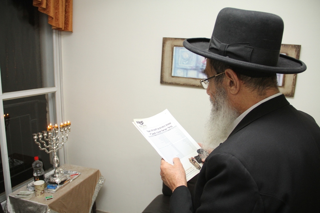 והדליקו נרות בחצרות קודשך: חג החנוכה אצל גדולי ישראל הספרדים והדליקו נרות בחצרות קודשך: חג החנוכה אצל גדולי ישראל הספרדים