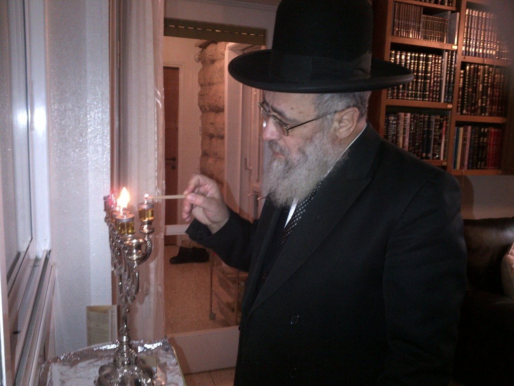 והדליקו נרות בחצרות קודשך: חג החנוכה אצל גדולי ישראל הספרדים והדליקו נרות בחצרות קודשך: חג החנוכה אצל גדולי ישראל הספרדים