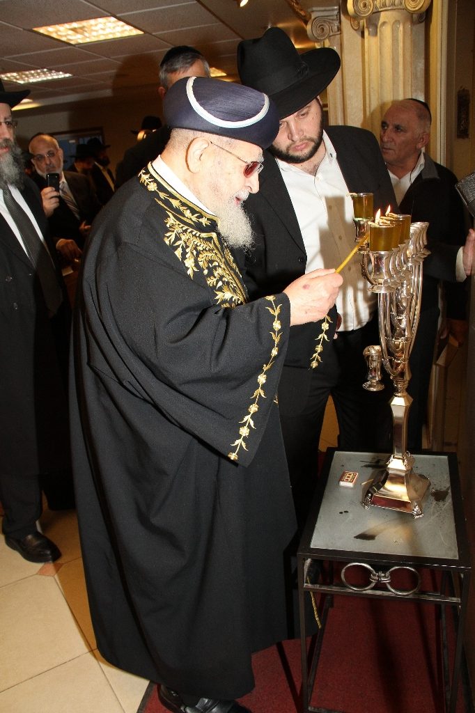 והדליקו נרות בחצרות קודשך: חג החנוכה אצל גדולי ישראל הספרדים והדליקו נרות בחצרות קודשך: חג החנוכה אצל גדולי ישראל הספרדים