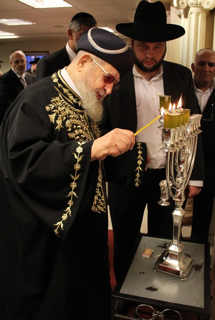 והדליקו נרות בחצרות קודשך: חג החנוכה אצל גדולי ישראל הספרדים והדליקו נרות בחצרות קודשך: חג החנוכה אצל גדולי ישראל הספרדים