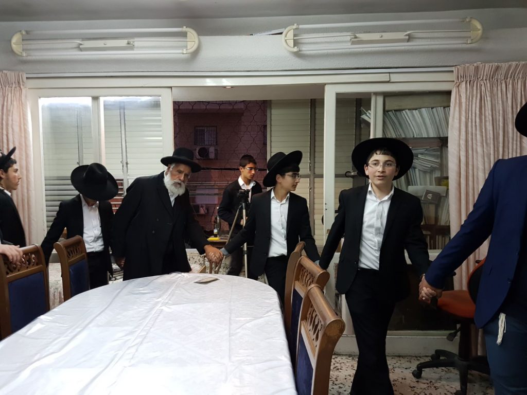 והדליקו נרות בחצרות קודשך: חג החנוכה אצל גדולי ישראל הספרדים והדליקו נרות בחצרות קודשך: חג החנוכה אצל גדולי ישראל הספרדים