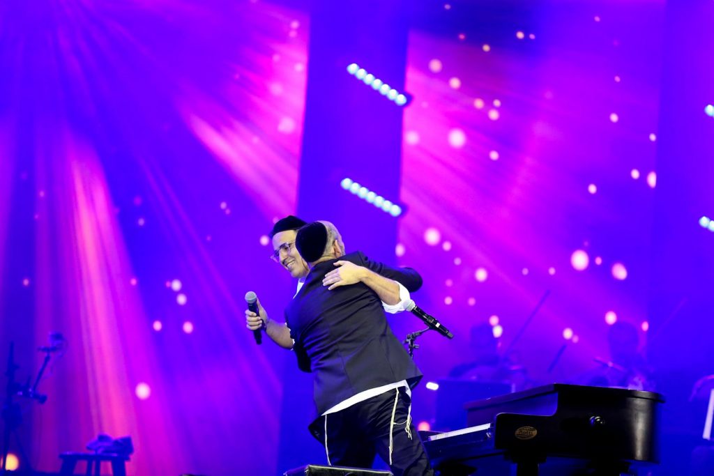 יעקב שוואקי משיק אלבום מופע חדש - 'לייב פארק'