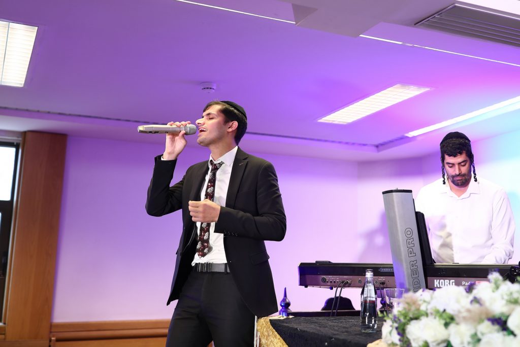 האברכים נבחנו על הלכות חנוכה וזכו בפרסים יקרי ערך • גלריה