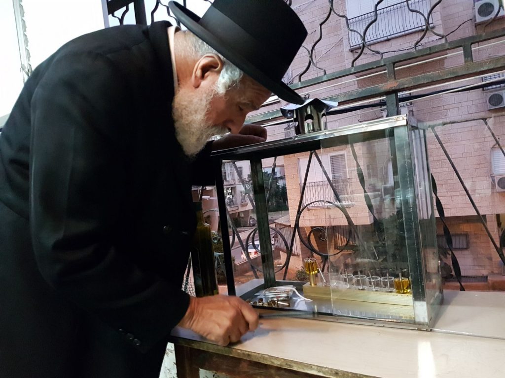 והדליקו נרות בחצרות קודשך: חג החנוכה אצל גדולי ישראל הספרדים והדליקו נרות בחצרות קודשך: חג החנוכה אצל גדולי ישראל הספרדים