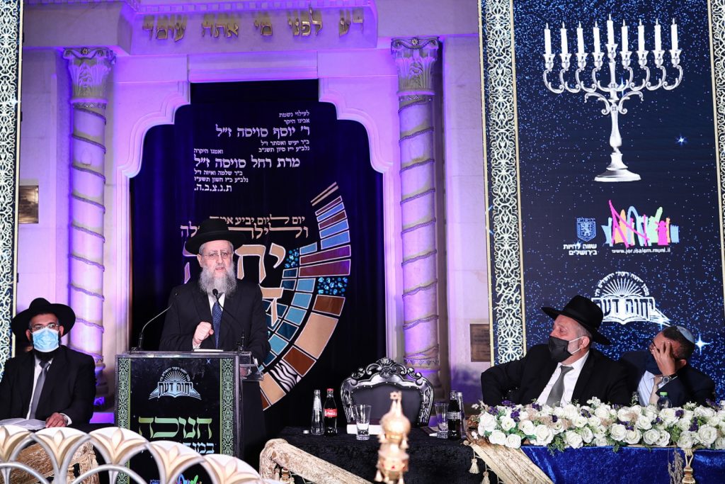 האברכים נבחנו על הלכות חנוכה וזכו בפרסים יקרי ערך • גלריה