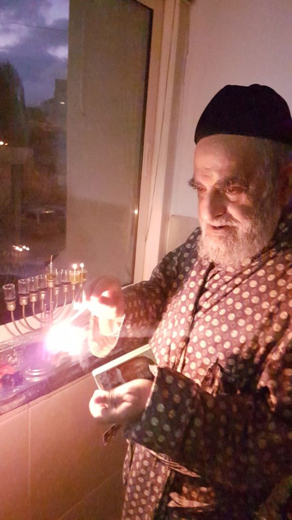 והדליקו נרות בחצרות קודשך: חג החנוכה אצל גדולי ישראל הספרדים והדליקו נרות בחצרות קודשך: חג החנוכה אצל גדולי ישראל הספרדים
