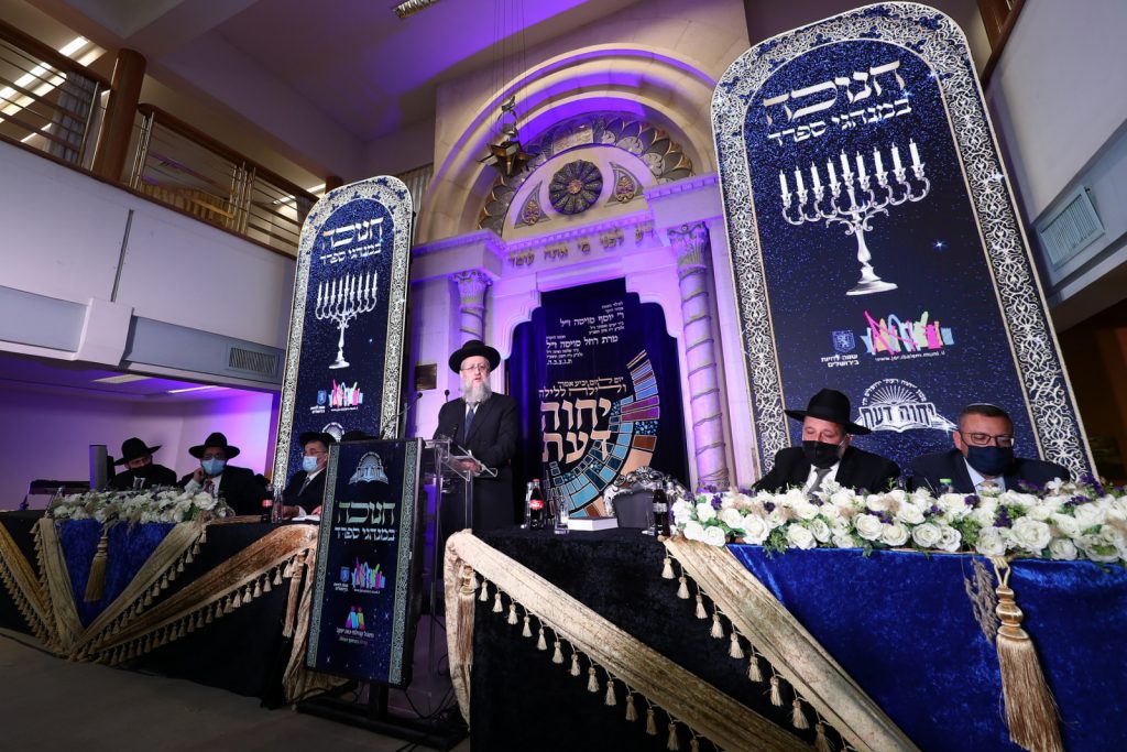 האברכים נבחנו על הלכות חנוכה וזכו בפרסים יקרי ערך • גלריה