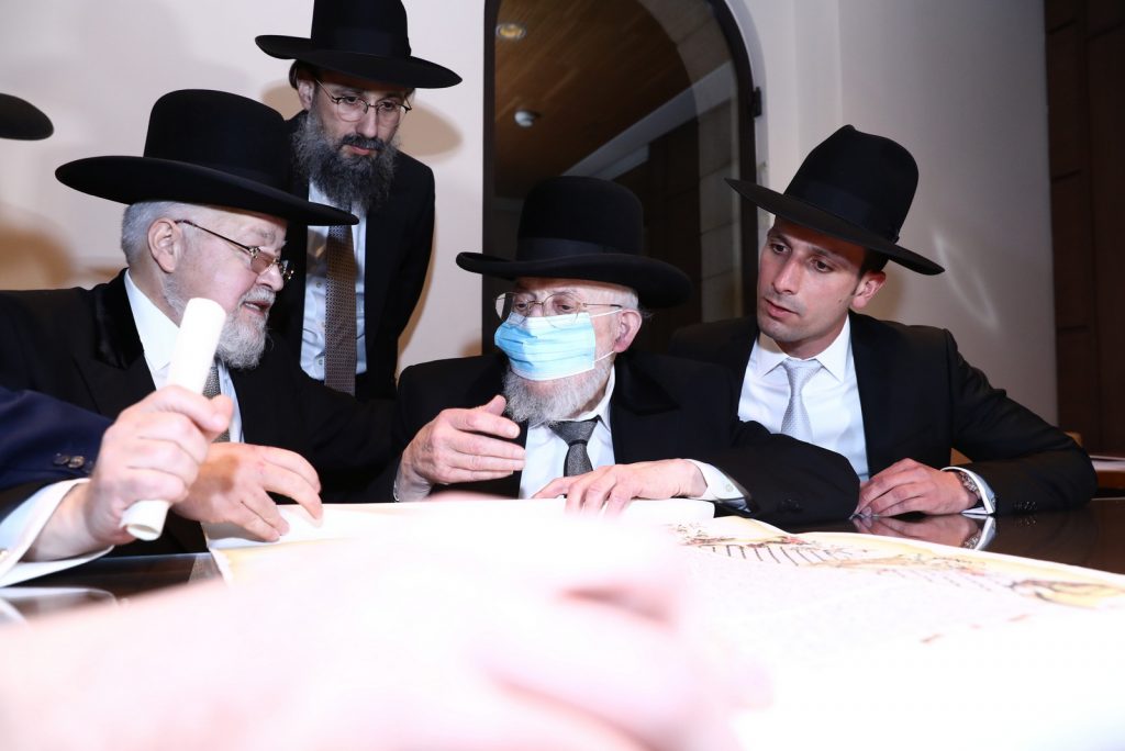 תיעוד: הגר"ד ביטון השיא את ביתו מול הכותל המערבי תיעוד: הגר"ד ביטון השיא את ביתו מול הכותל המערבי