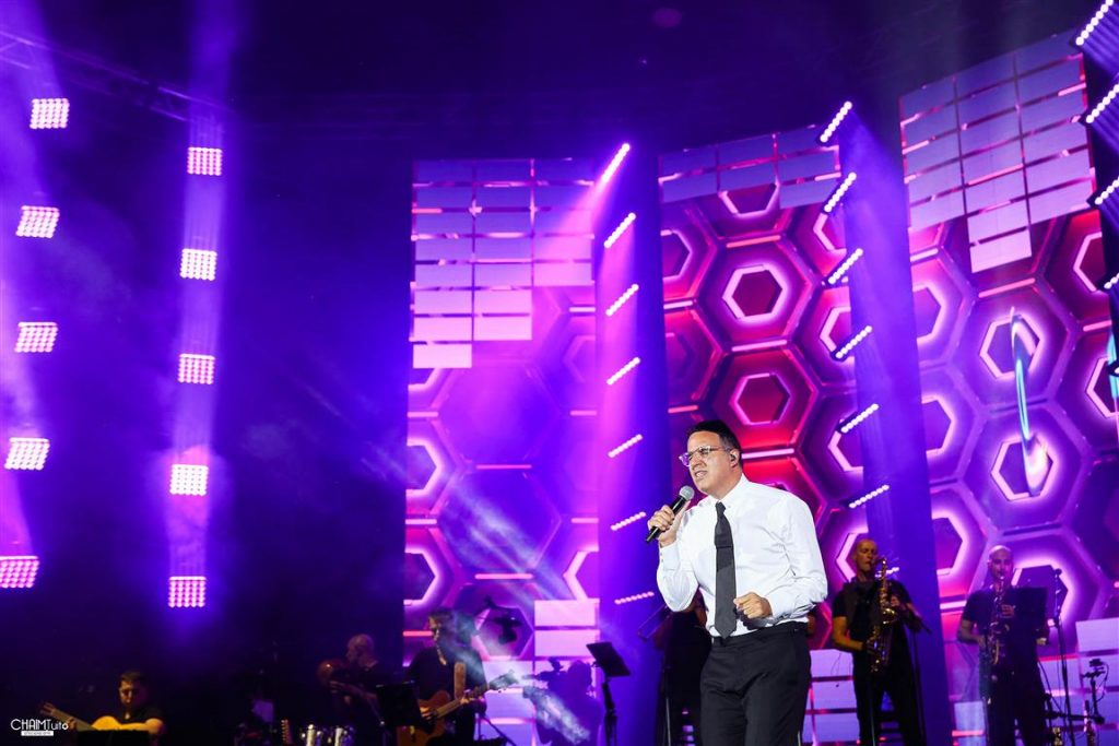 יעקב שוואקי משיק אלבום מופע חדש - 'לייב פארק'