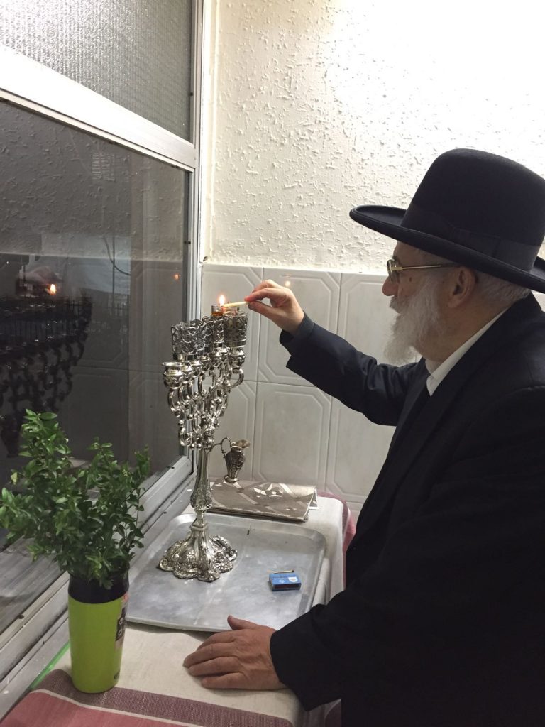 והדליקו נרות בחצרות קודשך: חג החנוכה אצל גדולי ישראל הספרדים והדליקו נרות בחצרות קודשך: חג החנוכה אצל גדולי ישראל הספרדים