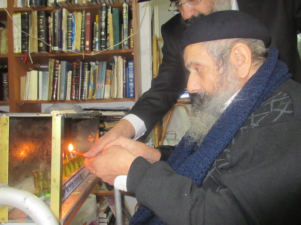 והדליקו נרות בחצרות קודשך: חג החנוכה אצל גדולי ישראל הספרדים והדליקו נרות בחצרות קודשך: חג החנוכה אצל גדולי ישראל הספרדים