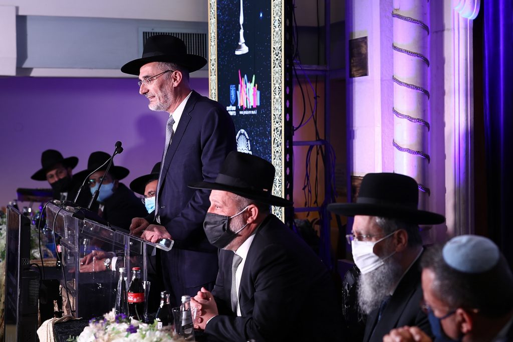 האברכים נבחנו על הלכות חנוכה וזכו בפרסים יקרי ערך • גלריה