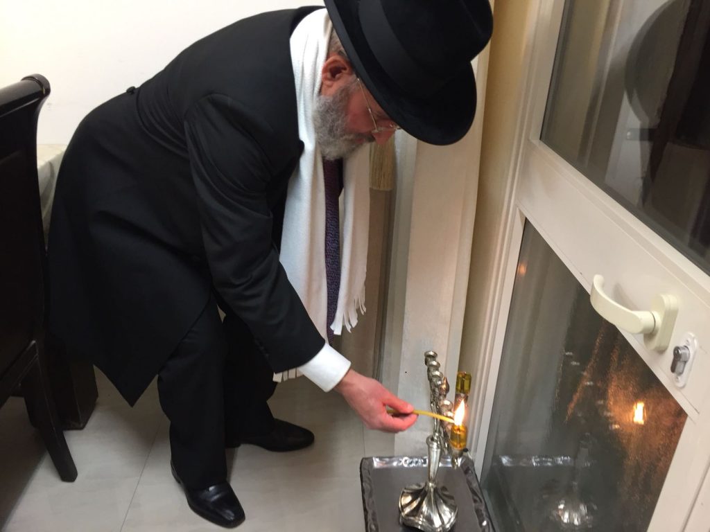 והדליקו נרות בחצרות קודשך: חג החנוכה אצל גדולי ישראל הספרדים והדליקו נרות בחצרות קודשך: חג החנוכה אצל גדולי ישראל הספרדים