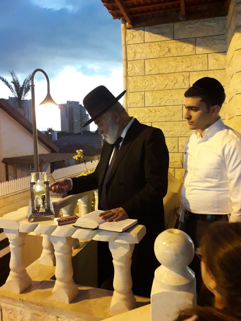 והדליקו נרות בחצרות קודשך: חג החנוכה אצל גדולי ישראל הספרדים והדליקו נרות בחצרות קודשך: חג החנוכה אצל גדולי ישראל הספרדים