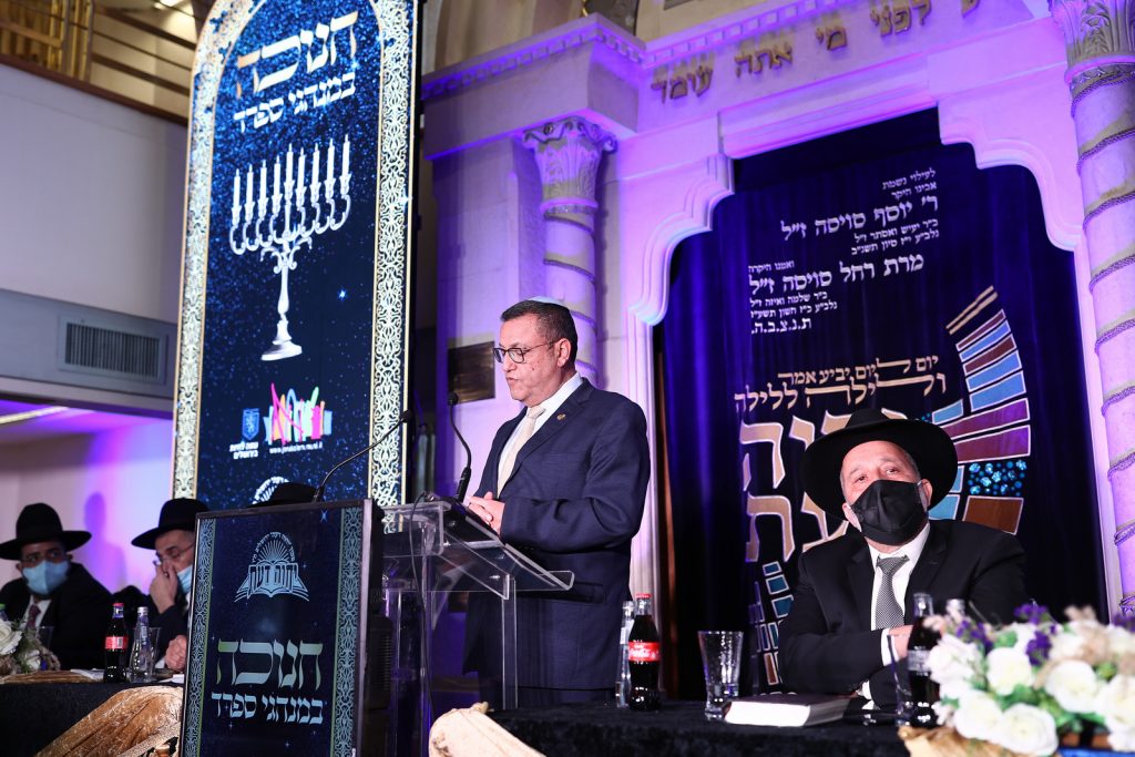 האברכים נבחנו על הלכות חנוכה וזכו בפרסים יקרי ערך • גלריה