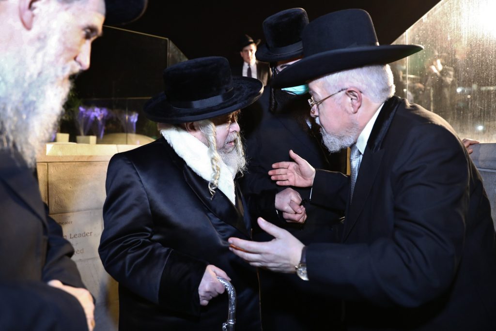 תיעוד: הגר"ד ביטון השיא את ביתו מול הכותל המערבי תיעוד: הגר"ד ביטון השיא את ביתו מול הכותל המערבי