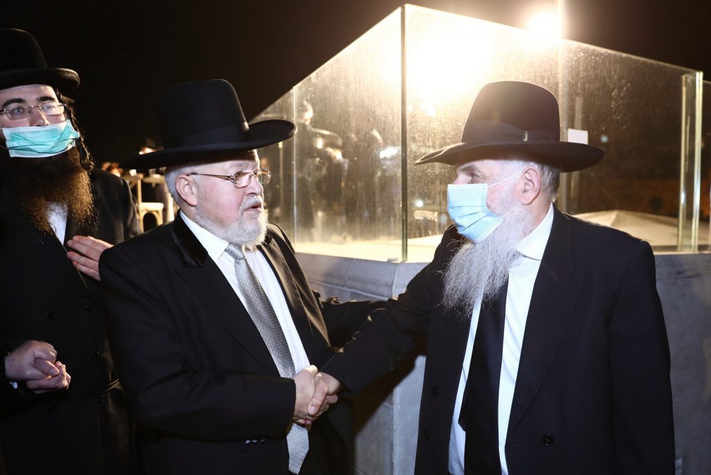 תיעוד: הגר"ד ביטון השיא את ביתו מול הכותל המערבי תיעוד: הגר"ד ביטון השיא את ביתו מול הכותל המערבי