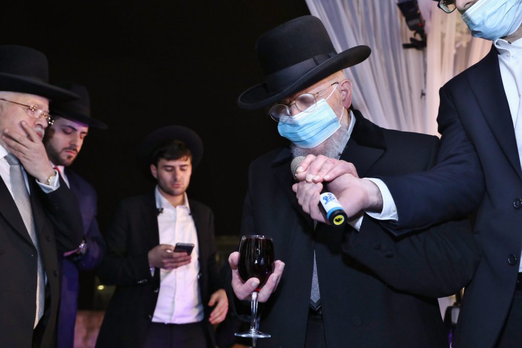 תיעוד: הגר"ד ביטון השיא את ביתו מול הכותל המערבי תיעוד: הגר"ד ביטון השיא את ביתו מול הכותל המערבי