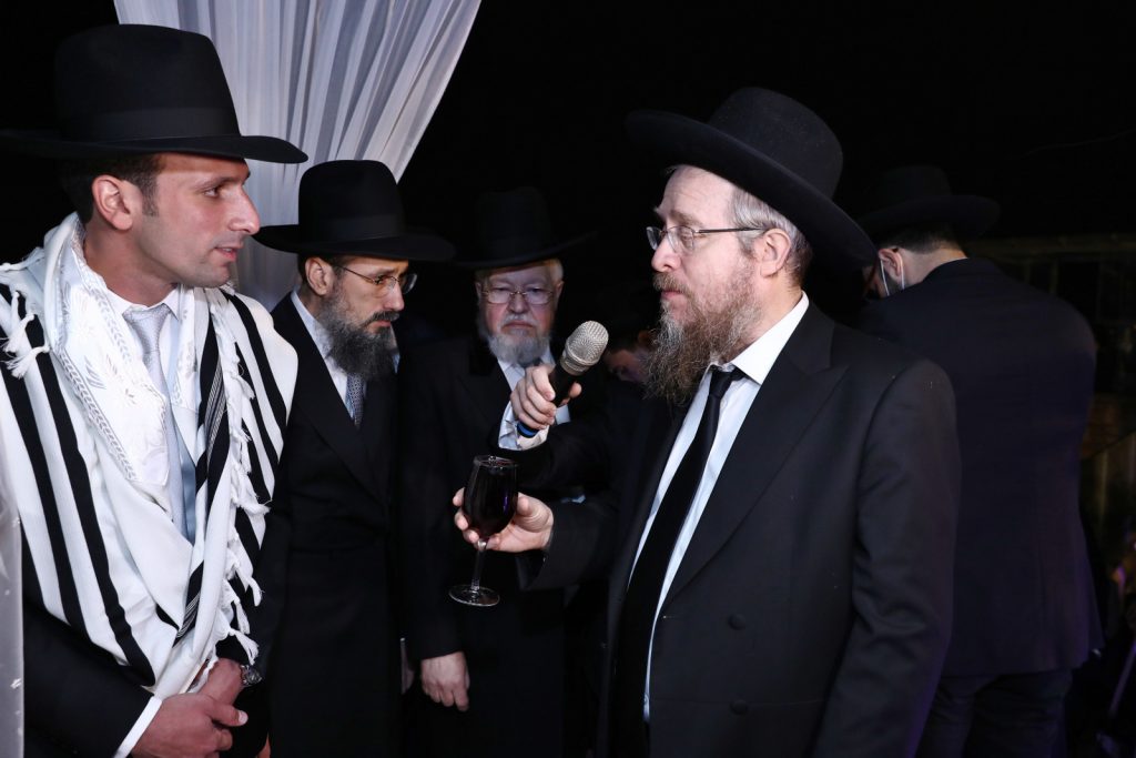 תיעוד: הגר"ד ביטון השיא את ביתו מול הכותל המערבי תיעוד: הגר"ד ביטון השיא את ביתו מול הכותל המערבי