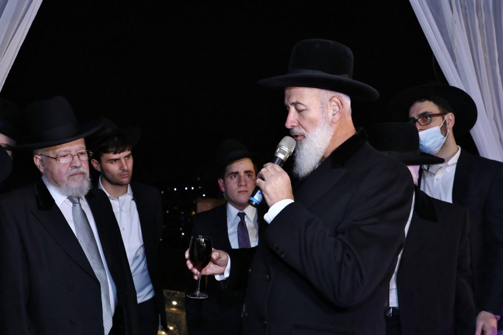 תיעוד: הגר"ד ביטון השיא את ביתו מול הכותל המערבי תיעוד: הגר"ד ביטון השיא את ביתו מול הכותל המערבי