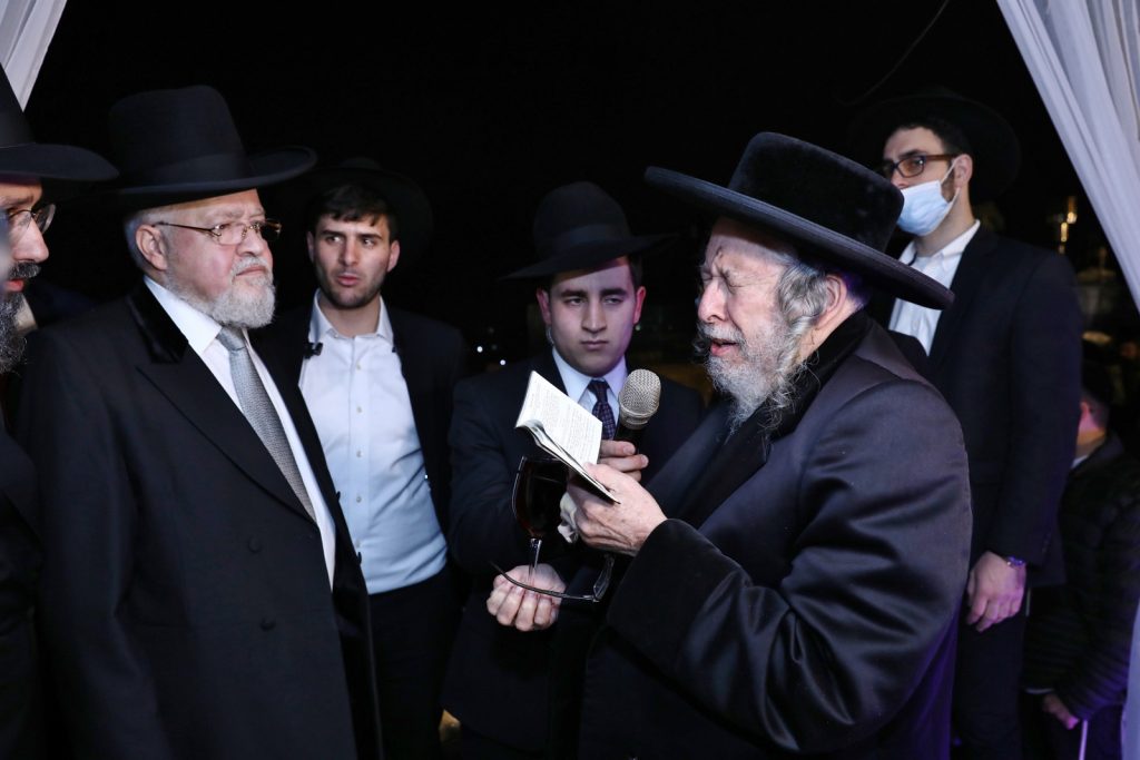 תיעוד: הגר"ד ביטון השיא את ביתו מול הכותל המערבי תיעוד: הגר"ד ביטון השיא את ביתו מול הכותל המערבי