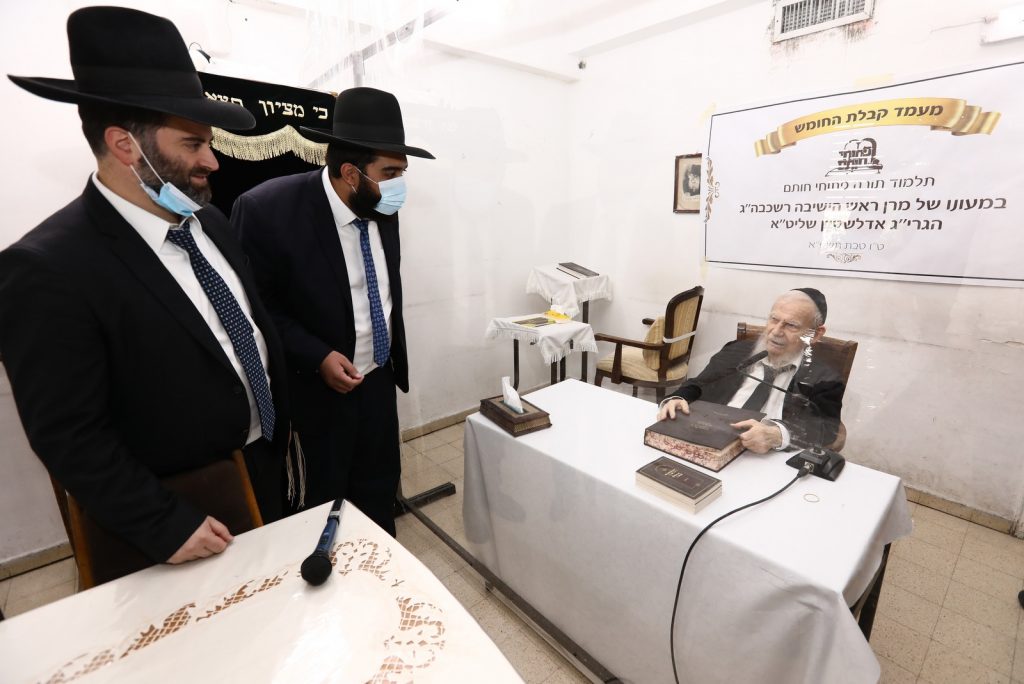 התלמידים מת"א החלו את לימוד החומש בבתי הגדולים