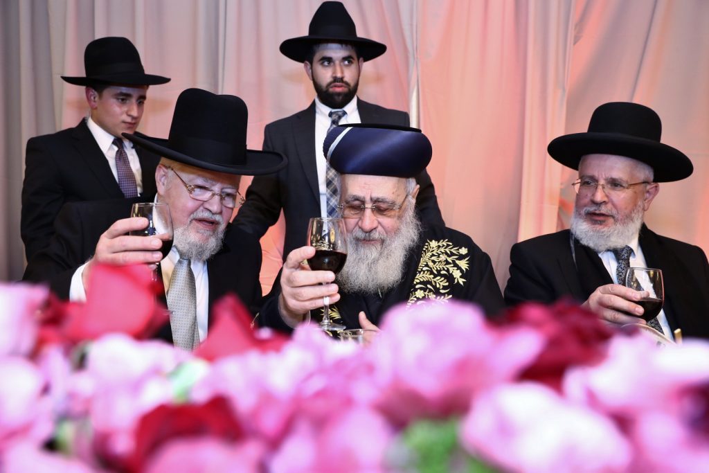 תיעוד: הגר"ד ביטון השיא את ביתו מול הכותל המערבי תיעוד: הגר"ד ביטון השיא את ביתו מול הכותל המערבי