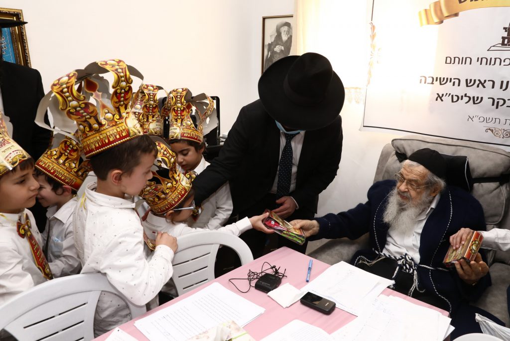 התלמידים מת"א החלו את לימוד החומש בבתי הגדולים