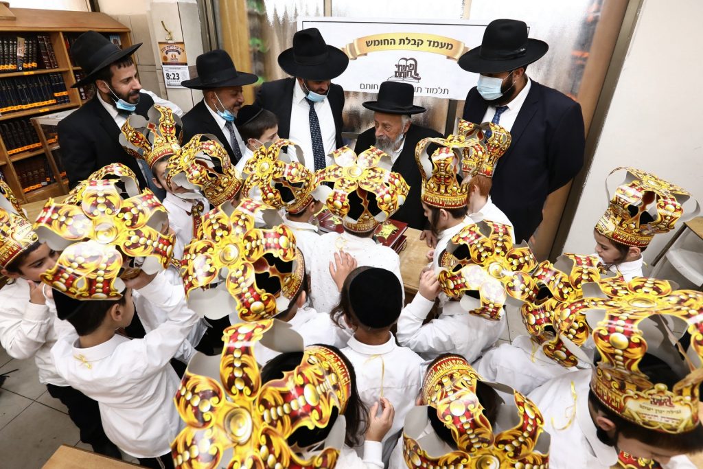 התלמידים מת"א החלו את לימוד החומש בבתי הגדולים