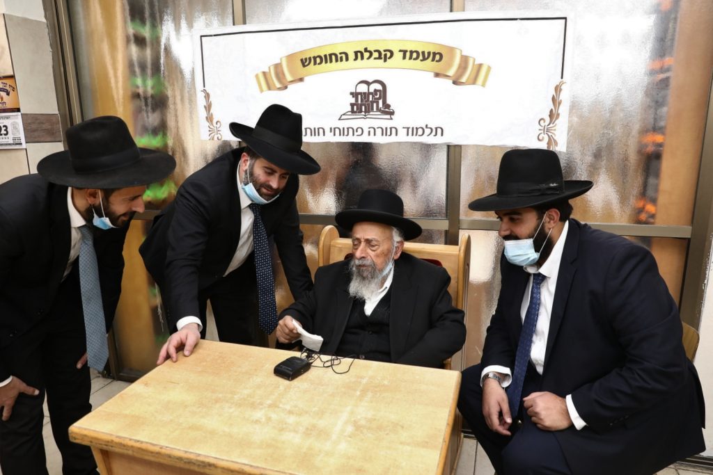 התלמידים מת"א החלו את לימוד החומש בבתי הגדולים