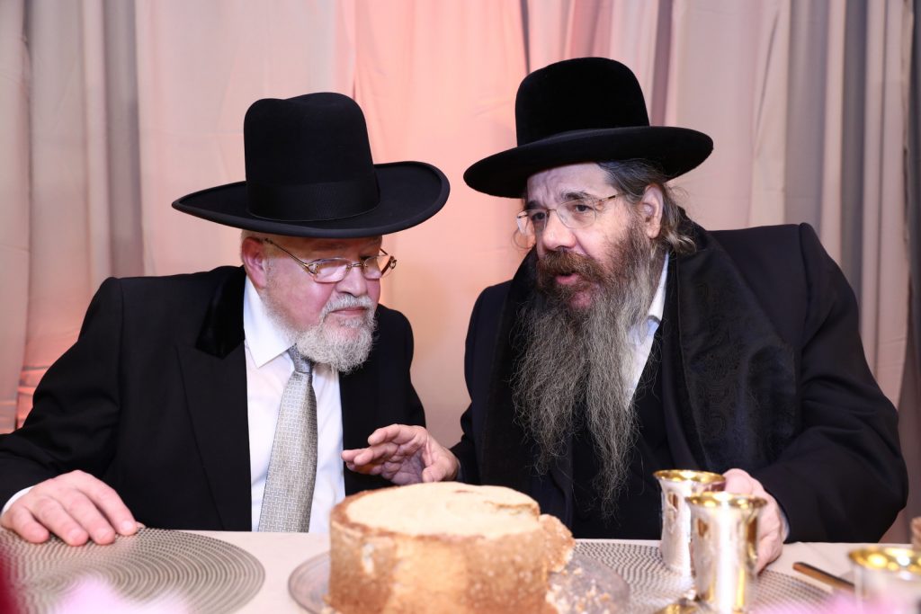 תיעוד: הגר"ד ביטון השיא את ביתו מול הכותל המערבי תיעוד: הגר"ד ביטון השיא את ביתו מול הכותל המערבי