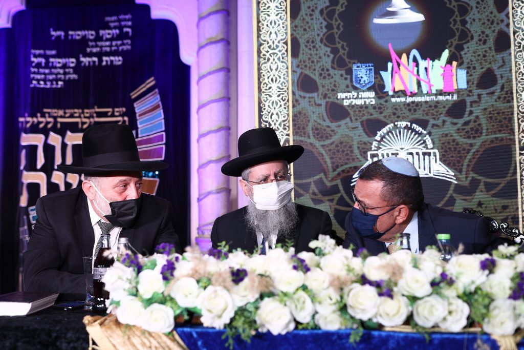 האברכים נבחנו על הלכות חנוכה וזכו בפרסים יקרי ערך • גלריה