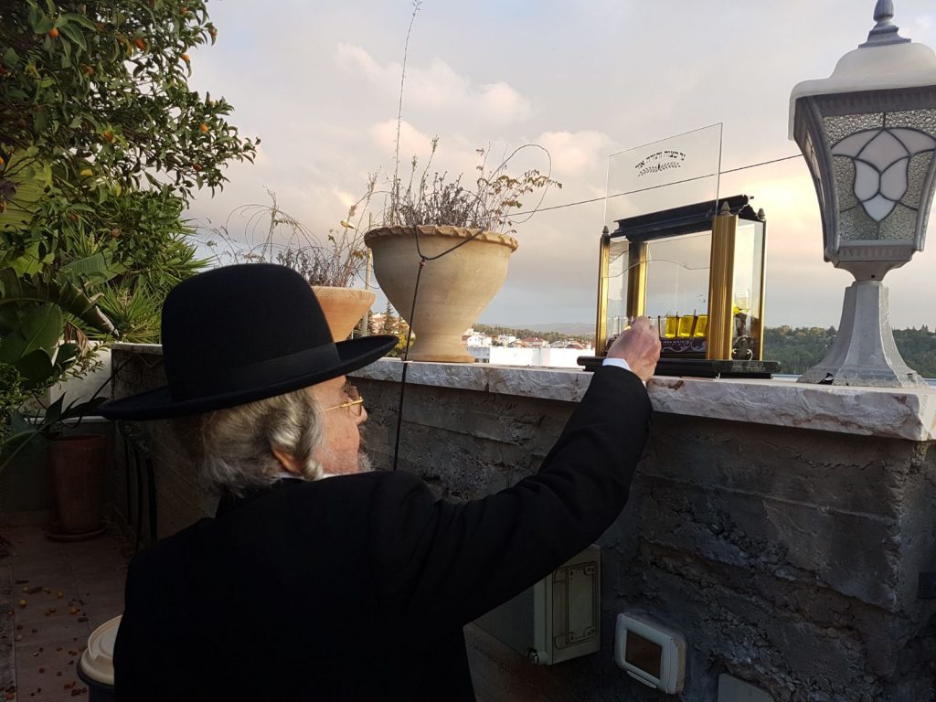 והדליקו נרות בחצרות קודשך: חג החנוכה אצל גדולי ישראל הספרדים והדליקו נרות בחצרות קודשך: חג החנוכה אצל גדולי ישראל הספרדים