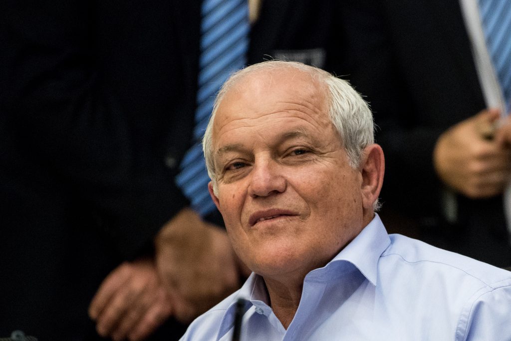 על קו הגמר? טראמפ מהמר, הליכוד משריין ואייזנקוט מרדים
