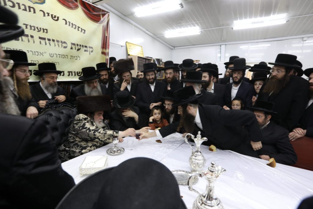 תיעוד: האדמו"ר מויז'ניץ בביקור בבית שמש