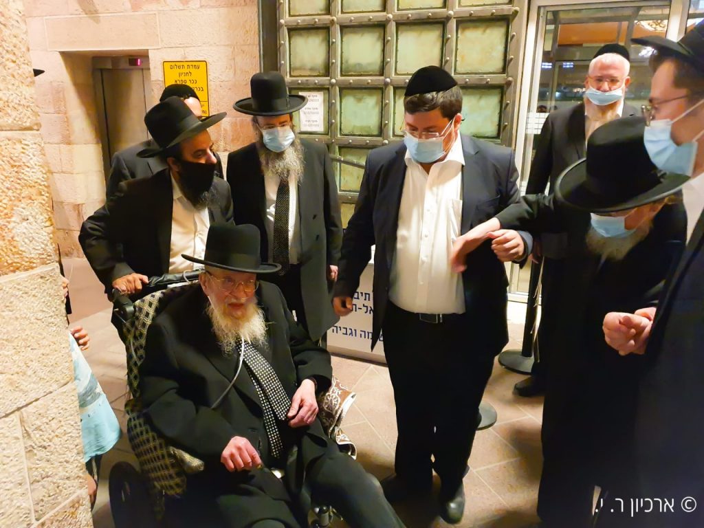 צפו: זקן המשגיחים זצ"ל עם גדולי ישראל צפו: זקן המשגיחים זצ"ל עם גדולי ישראל