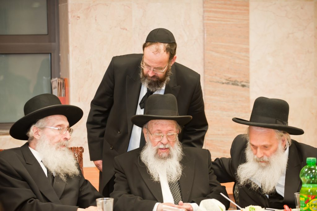 צפו: זקן המשגיחים זצ"ל עם גדולי ישראל צפו: זקן המשגיחים זצ"ל עם גדולי ישראל