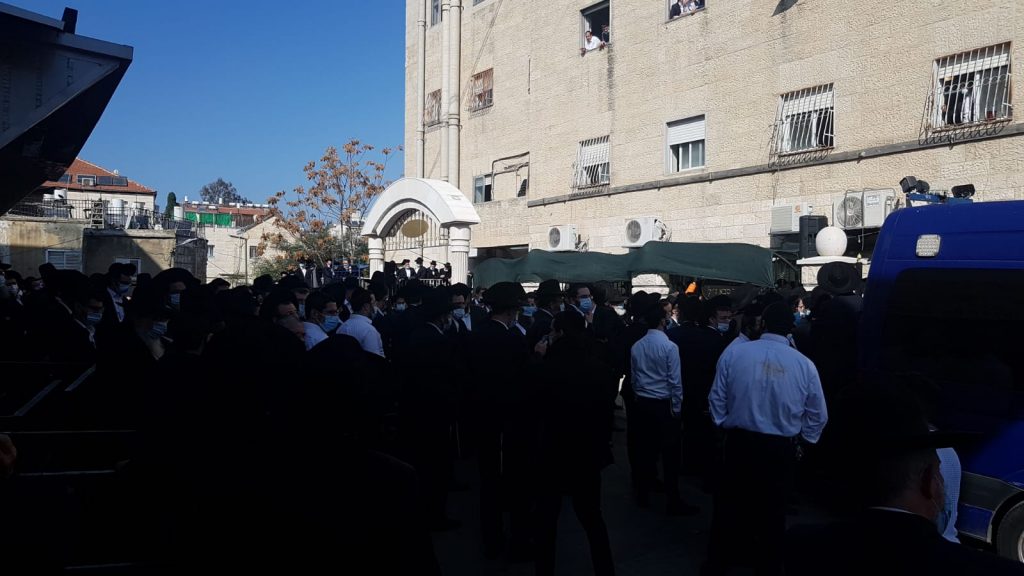 תיעוד: מסע הלווית הגר"א חדש זצ"ל • שידור חי