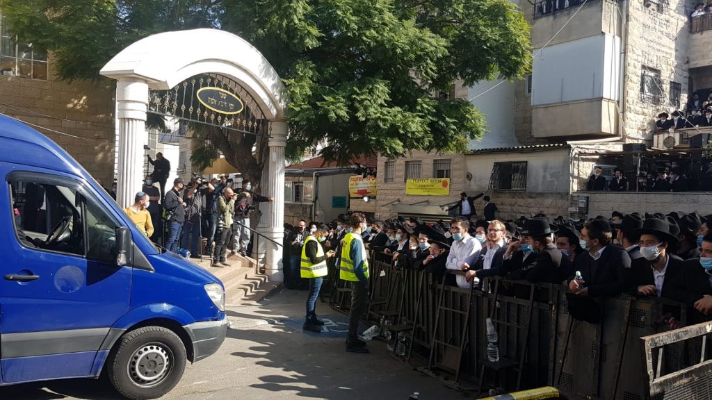 תיעוד: מסע הלווית הגר"א חדש זצ"ל • שידור חי