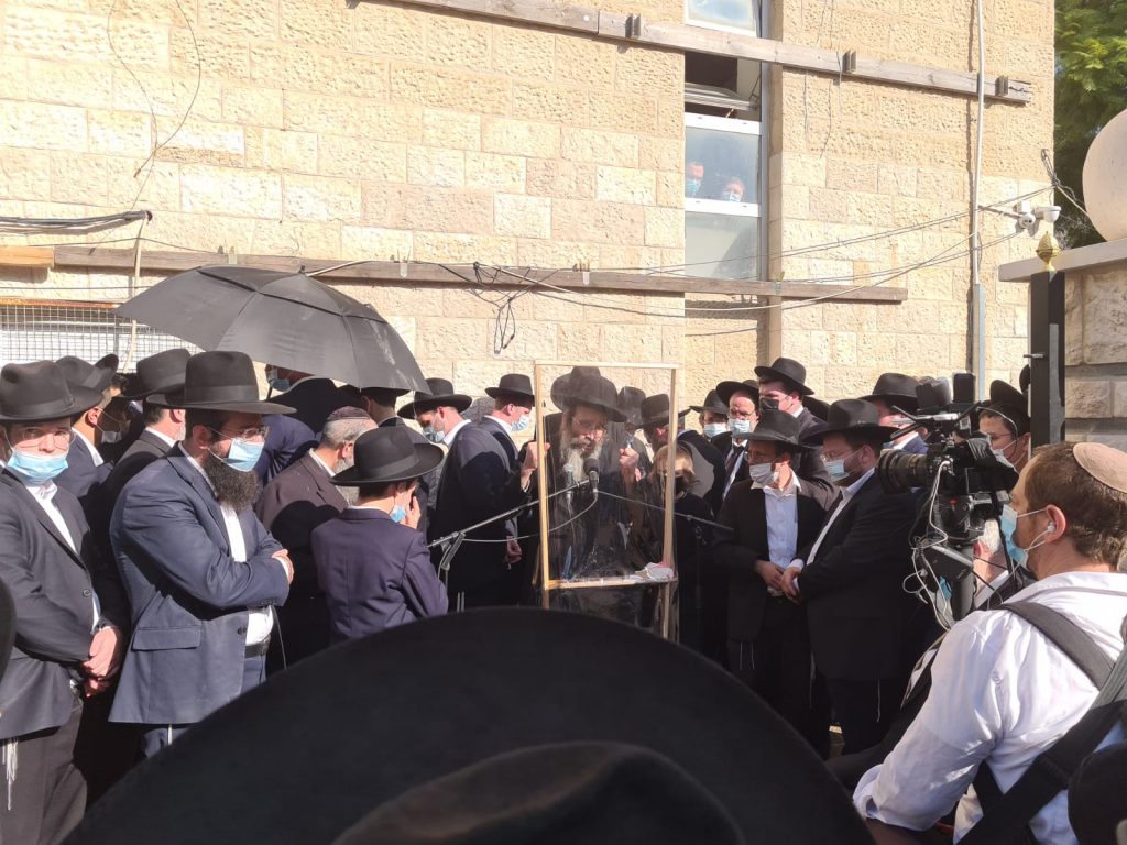 תיעוד: מסע הלווית הגר"א חדש זצ"ל • שידור חי