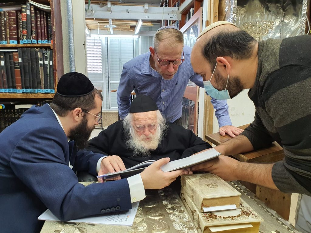 האזינו: מדוע העיתונאי הדתי עלה לבית הגר"ח