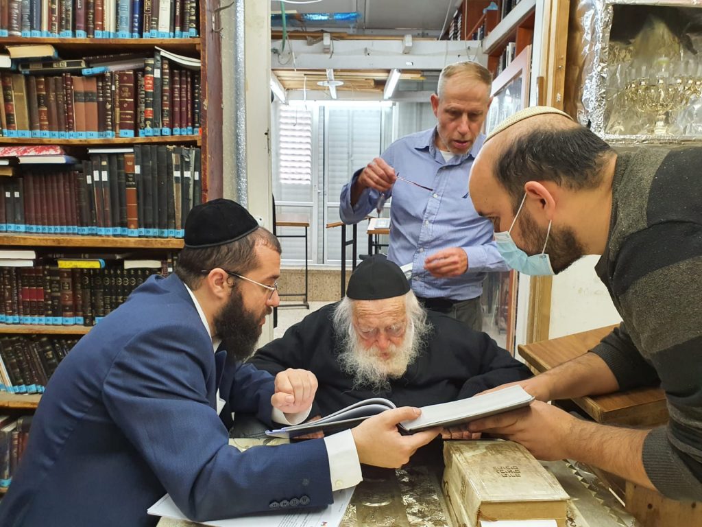 האזינו: מדוע העיתונאי הדתי עלה לבית הגר"ח