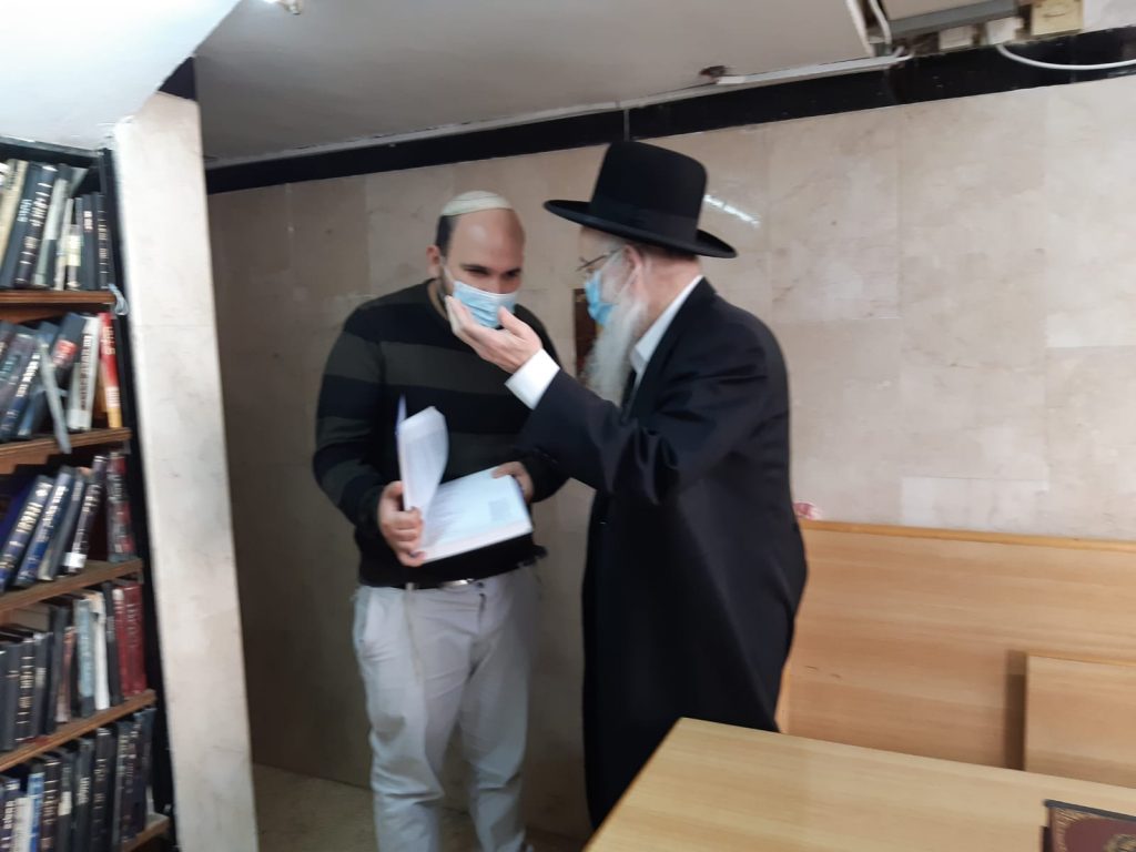 האזינו: מדוע העיתונאי הדתי עלה לבית הגר"ח