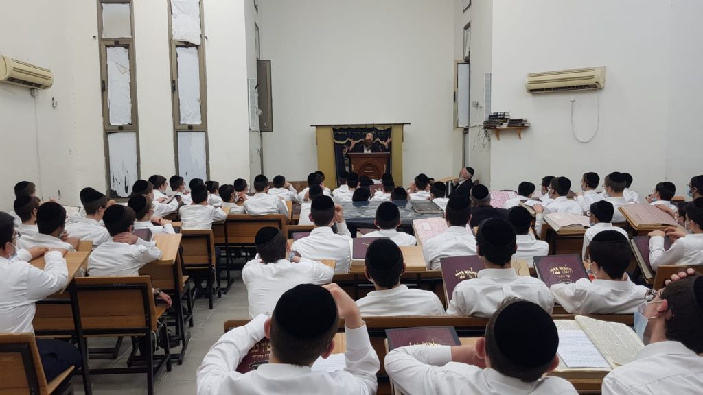 תיעוד: הגר"ג הוניגסברג בעצרות מספד במלאת שלוש שנים לפטירת סבו