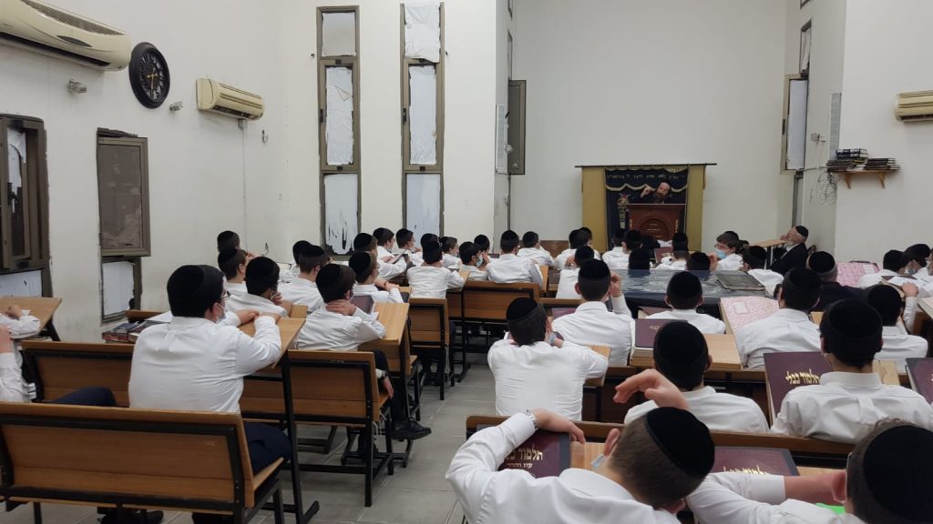 תיעוד: הגר"ג הוניגסברג בעצרות מספד במלאת שלוש שנים לפטירת סבו