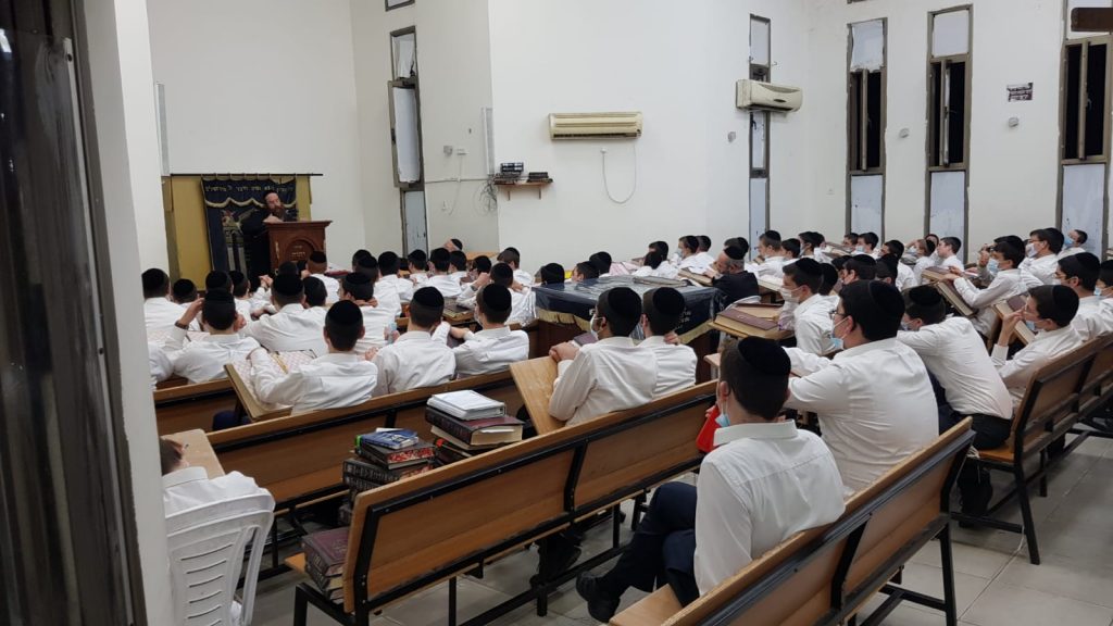 תיעוד: הגר"ג הוניגסברג בעצרות מספד במלאת שלוש שנים לפטירת סבו