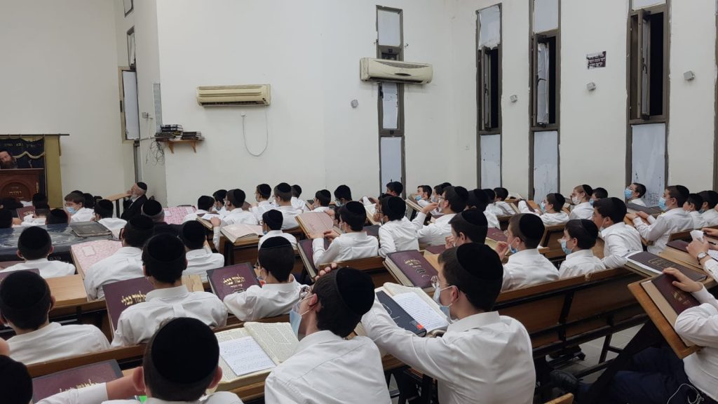 תיעוד: הגר"ג הוניגסברג בעצרות מספד במלאת שלוש שנים לפטירת סבו